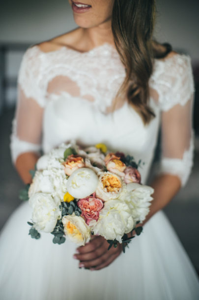 Lifestories Wedding - Un mariage en corail et aqua en Charente - La mariée aux pieds nus