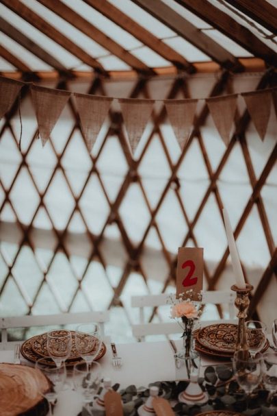 Un mariage sous une yourte au Château de Montigny en Eure-et-Loir - Photos : Moorise Photography - Blog mariage : La mariée aux pieds nus