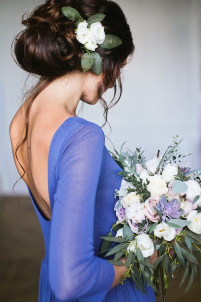 Une mariée en robe bleue - Shooting d'inspiration à découvrir sur le blog mariage www.lamarieeauxpiedsnus.com - Photos : Amandine Ropars