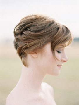 10 idées de coiffures pour les mariées aux cheveux courts à découvrir sur le blog mariage www.lamarieeauxpiedsnus.com