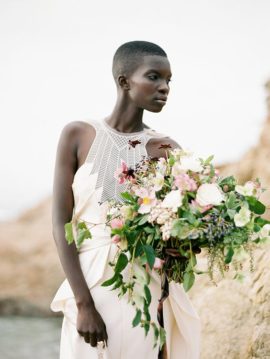 10 idées de coiffures pour les mariées aux cheveux courts à découvrir sur le blog mariage www.lamarieeauxpiedsnus.com