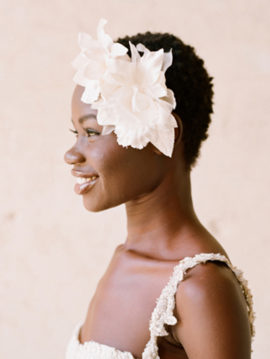 10 idées de coiffures pour les mariées aux cheveux courts à découvrir sur le blog mariage www.lamarieeauxpiedsnus.com