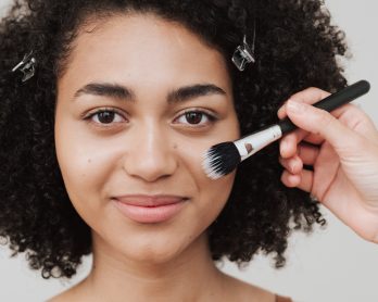 La routine beauté à adopter avant son mariage - Photos : Chloé Lapeyssonnie - MUAH : Emilie Green - Blog mariage : La mariée aux pieds nus