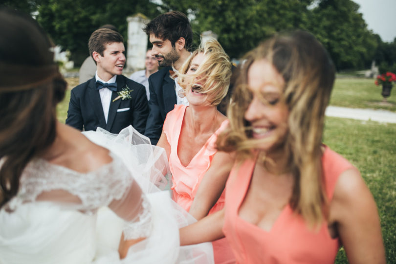 Lifestories Wedding - Un mariage en corail et aqua en Charente - La mariée aux pieds nus