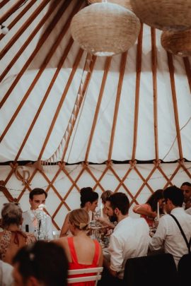 Un mariage sous une yourte au Château de Montigny en Eure-et-Loir - Photos : Moorise Photography - Blog mariage : La mariée aux pieds nus