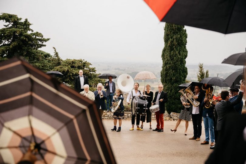 Un mariage en musique aux Domaines de Patras à Solérieux en Provence - Photos : Yann Audic - Lifestories Wedding - Blog mariage : La mariée aux pieds nus
