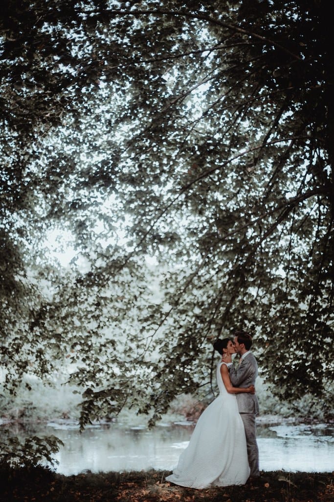 Un mariage sous une yourte au Château de Montigny en Eure-et-Loir - Photos : Moorise Photography - Blog mariage : La mariée aux pieds nus