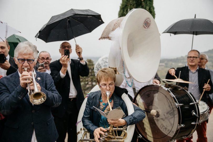 Un mariage en musique aux Domaines de Patras à Solérieux en Provence - Photos : Yann Audic - Lifestories Wedding - Blog mariage : La mariée aux pieds nus