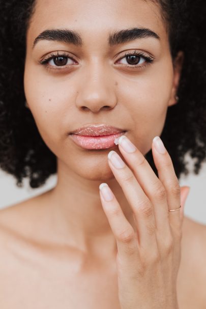 La routine beauté à adopter avant son mariage - Photos : Chloé Lapeyssonnie - MUAH : Emilie Green - Blog mariage : La mariée aux pieds nus