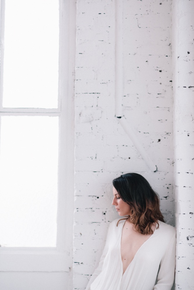 Nessa Buonomo - La mariée aux pieds nus - Photo : Chloé Lapeyssonnie