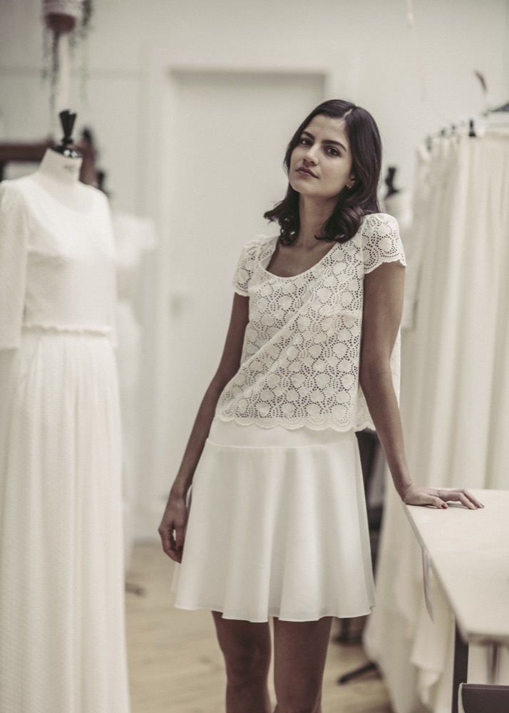 Robe de mariée courte - Cérémonie civile - Collection 2017 - Laure de Sagazan - A découvrir sur le blog mariage - www.lamarieeauxpiedsnus.com - Photos : Laurent Nivalle