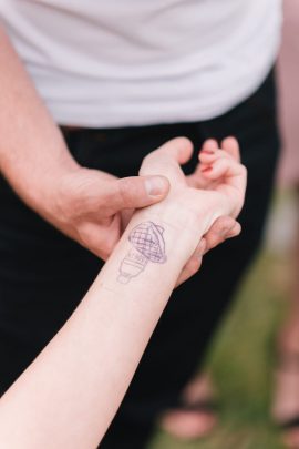 Un mariage simple et décontracté dans les Landes - Photographe : Chloé Lapeyssonnie - Blog mariage : La mariée aux pieds nus