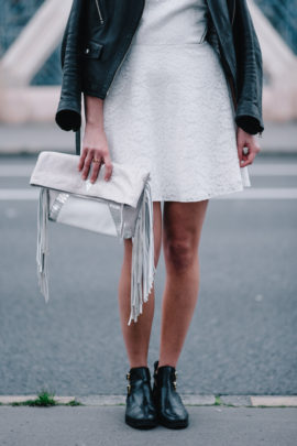 Robe mariée civile par Mademoiselle de Guise - A découvrir sur le blog mariage www.lamarieeauxpiedsnus.com - Photos : Chloé Lapeyssonnie