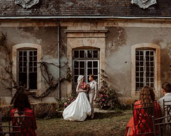 7 manières de faire participer vos proches à la cérémonie laïque sans passer par la case discours - Photos : Moonrise Photography - Blog mariage : La mariée aux pieds nus