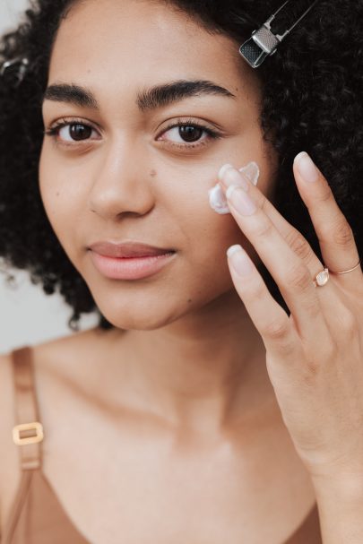 La routine beauté à adopter avant son mariage - Photos : Chloé Lapeyssonnie - MUAH : Emilie Green - Blog mariage : La mariée aux pieds nus