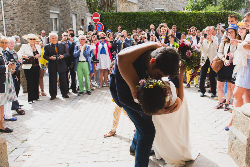 Annie Gozard - Un mariage joyeux et colore en Bretagne au chateau du Bienassis - La mariee aux pieds nus