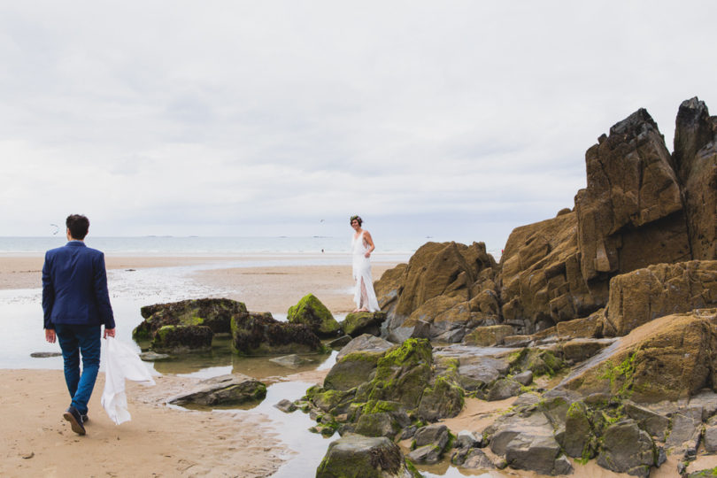 Annie Gozard - Un mariage joyeux et colore en Bretagne au chateau du Bienassis - La mariee aux pieds nus