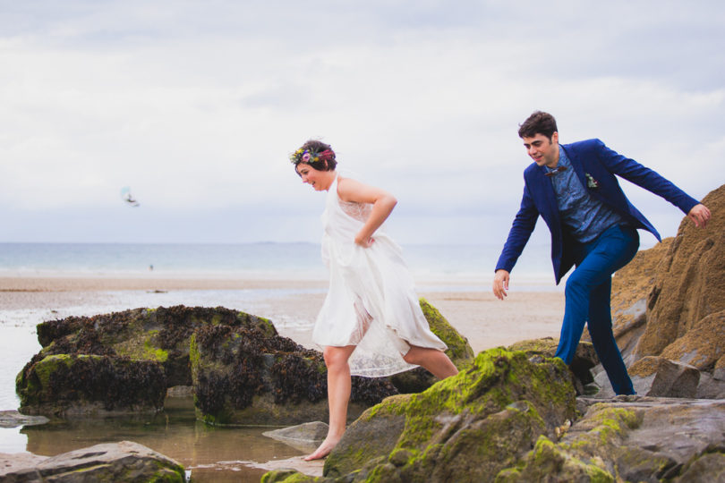 Annie Gozard - Un mariage joyeux et colore en Bretagne au chateau du Bienassis - La mariee aux pieds nus