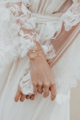 Appoline Bijoux Végétal - Accessoires de mariée - Collection 2021 - Photos : Histoires brutes - Blog mariage : La mariée aux pieds nus