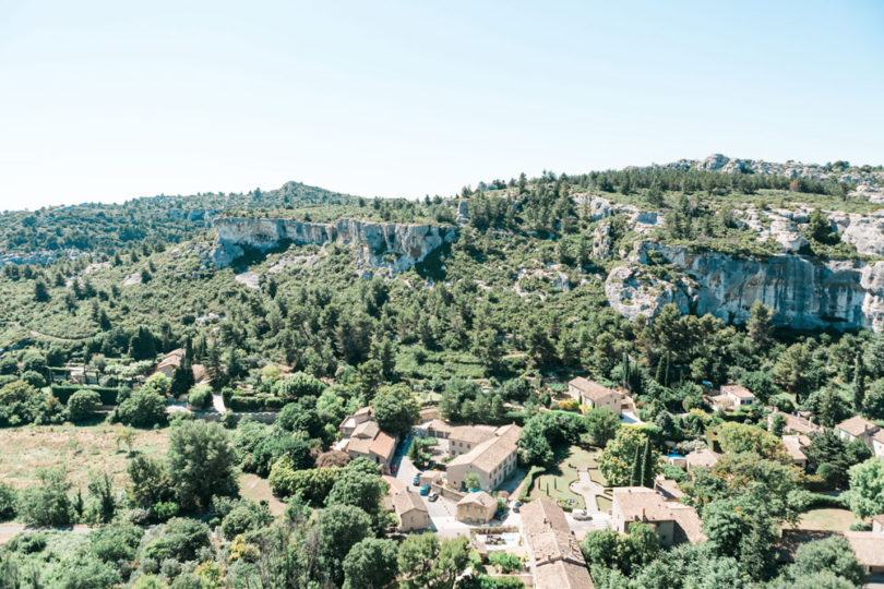 Un mariage aux Baux de Provence - Domaine de Villary - sur La mariée aux pieds nus - Photos : Blanccoco Photographe