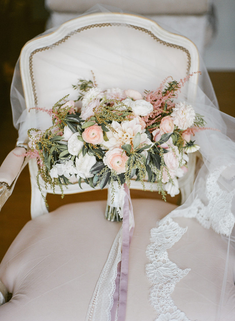 Céline Chhuon - Une séance boudoir pour la mariée - La mariée aux pieds nus