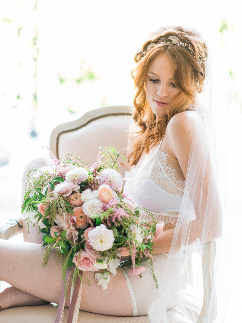 Céline Chhuon - Une séance boudoir pour la mariée - La mariée aux pieds nus