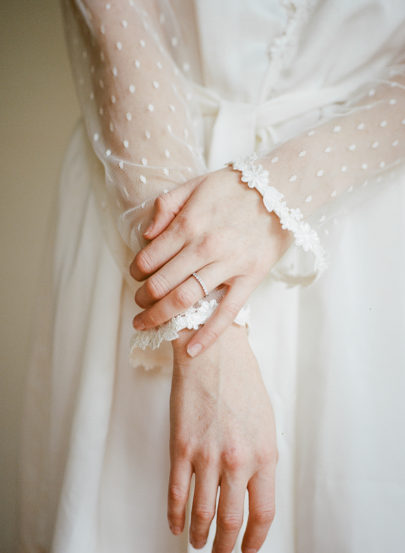 Céline Chhuon - Une séance boudoir pour la mariée - La mariée aux pieds nus