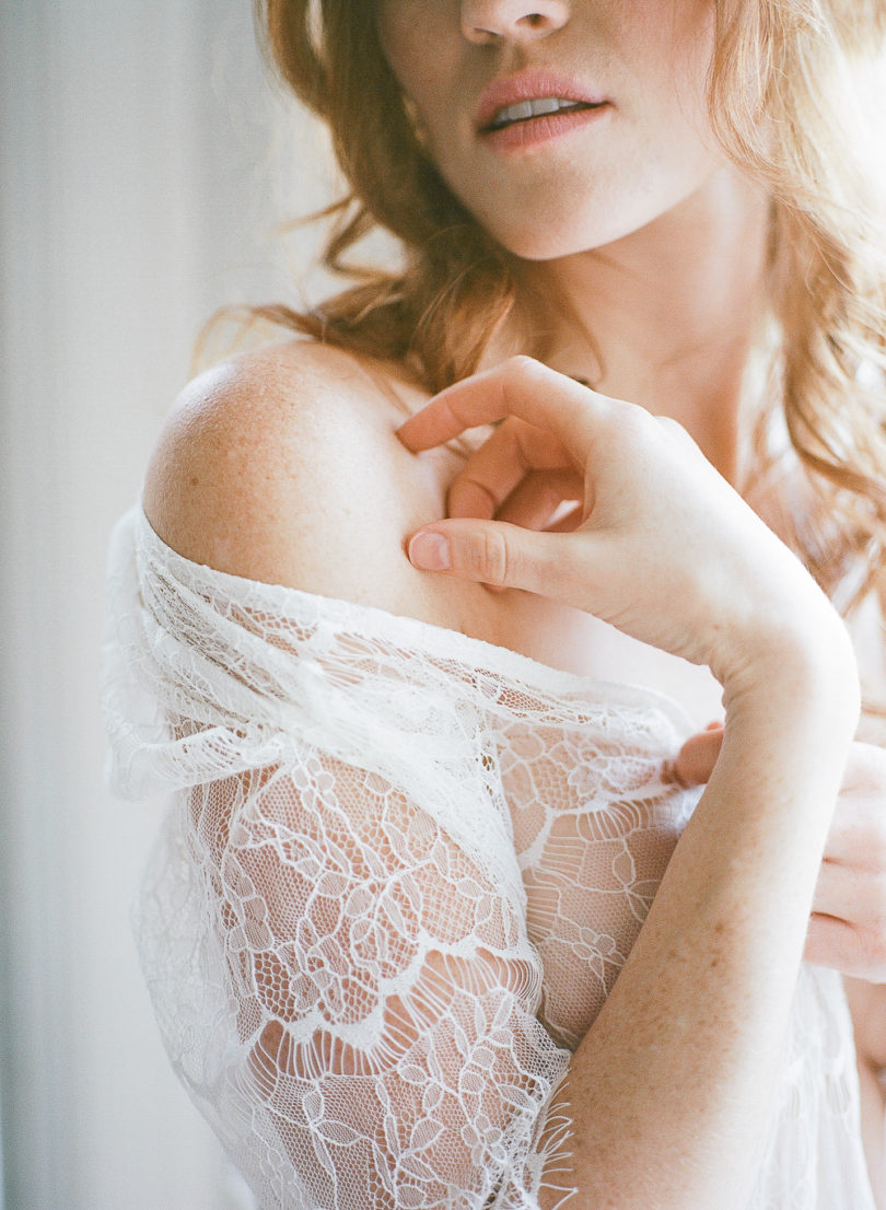 Céline Chhuon - Une séance boudoir pour la mariée - La mariée aux pieds nus