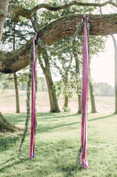 Bradley James Photography - Comment decorer la ceremonie de votre mariage - La mariee aux pieds nus