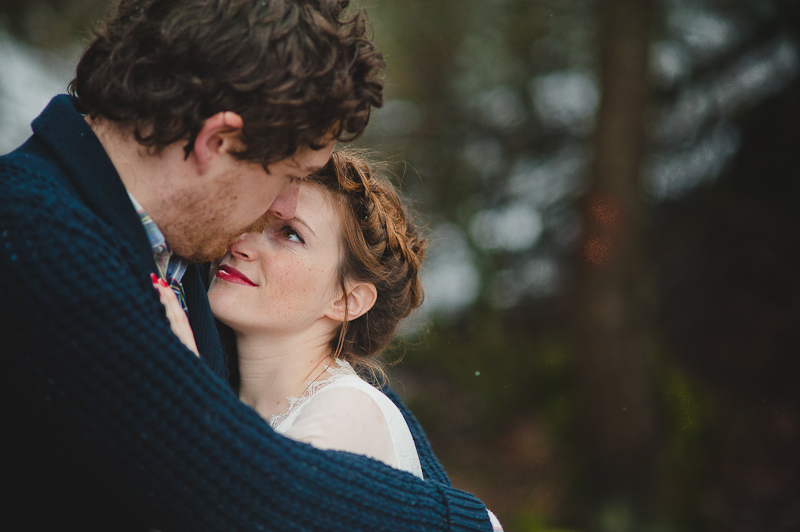 Kiss and the gang - Cecile Creiche - Un mariage colore sous une yourte en hiver - La mariee aux pieds nus