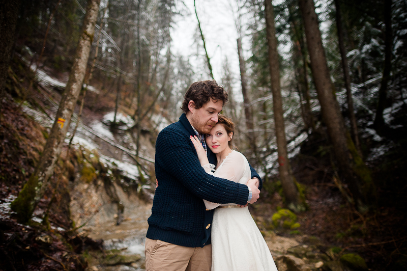 Kiss and the gang - Cecile Creiche - Un mariage colore sous une yourte en hiver - La mariee aux pieds nus