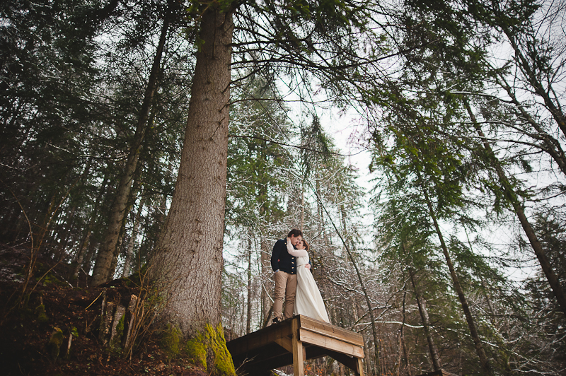 Kiss and the gang - Cecile Creiche - Un mariage colore sous une yourte en hiver - La mariee aux pieds nus