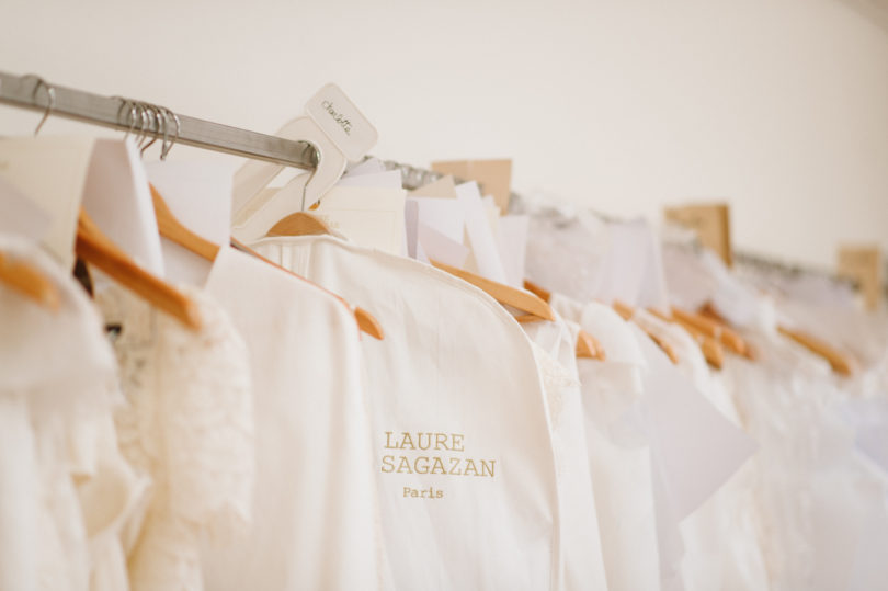 Chloe Lapeyssonnie - Visite de l'atelier de la creatrice de robes de mariee Laure de Sagazan - La mariee aux pieds nus