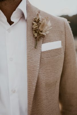 Un elopement bohème au bord du Lac Oeschinensee en Suisse - Photos : Cécilia Hofer - Blog mariage : La mariée aux pieds nus.