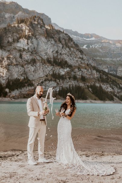 Un elopement bohème au bord du Lac Oeschinensee en Suisse - Photos : Cécilia Hofer - Blog mariage : La mariée aux pieds nus.