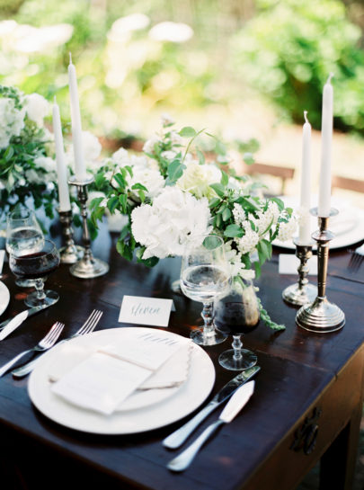 Un mariage en vert et blanc inspiré par la nature - Shooting éditorial - La mariée aux pieds nus - Photographie et Stylisme : Brancoprata