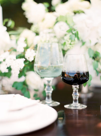 Un mariage en vert et blanc inspiré par la nature - Shooting éditorial - La mariée aux pieds nus - Photographie et Stylisme : Brancoprata