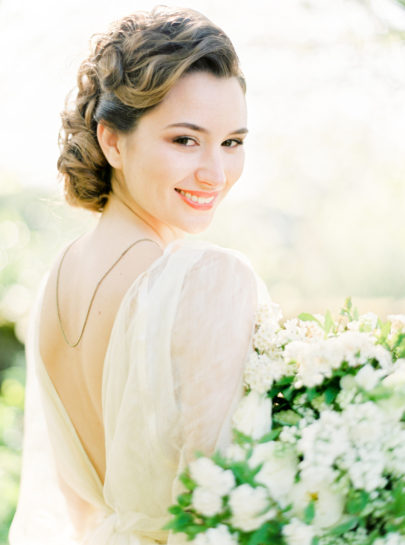 Un mariage en vert et blanc inspiré par la nature - Shooting éditorial - La mariée aux pieds nus - Photographie et Stylisme : Brancoprata