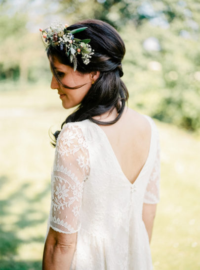 Un mariage simple et champêtre - La mariée aux pieds nus - Photo : Hanke Arkenbout