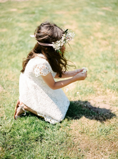 Un mariage simple et champêtre - La mariée aux pieds nus - Photo : Hanke Arkenbout