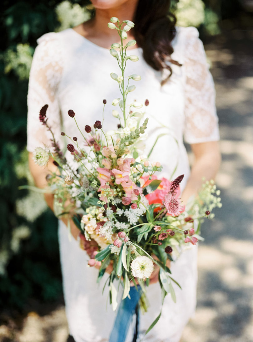 Un mariage simple et champêtre - La mariée aux pieds nus - Photo : Hanke Arkenbout