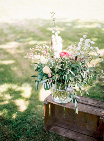 Un mariage simple et champêtre - La mariée aux pieds nus - Photo : Hanke Arkenbout