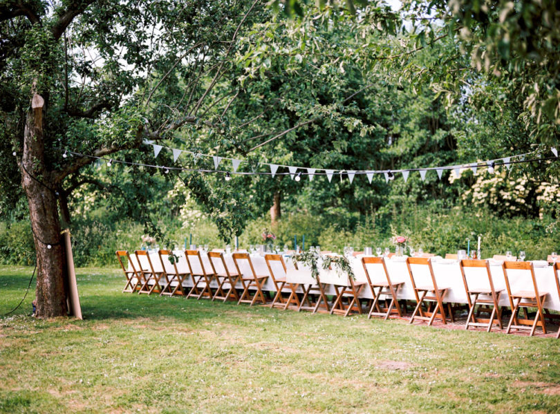 Un mariage simple et champêtre - La mariée aux pieds nus - Photo : Hanke Arkenbout