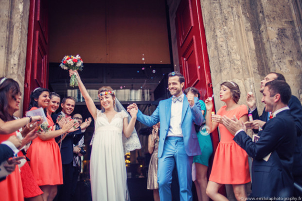 Un mariage boheme en rouge et bleu