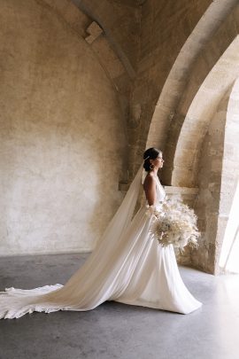 Jeanne Source : Collection 2021 - Blog mariage : La mariée aux pieds nus.