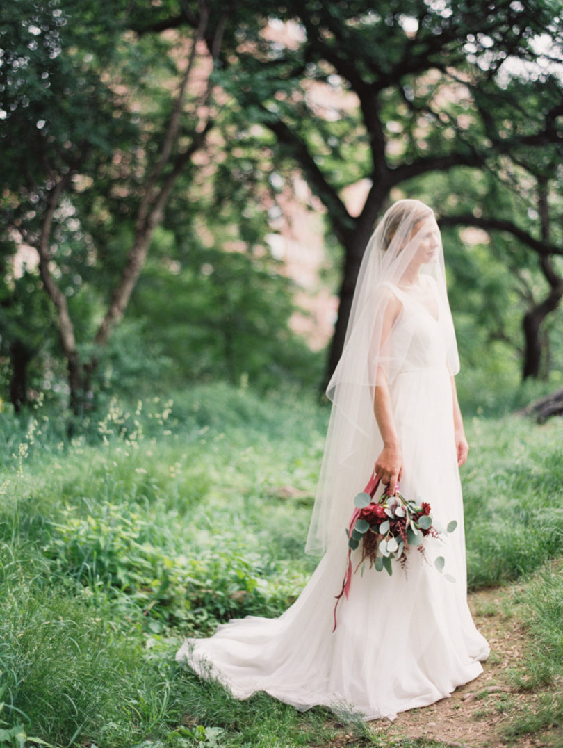 Kate Ignatowski - Mandy Forlenza Sticos - Un mariage sur le theme du vin - La mariee aux pieds nus