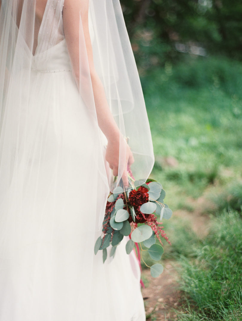 Kate Ignatowski - Mandy Forlenza Sticos - Un mariage sur le theme du vin - La mariee aux pieds nus