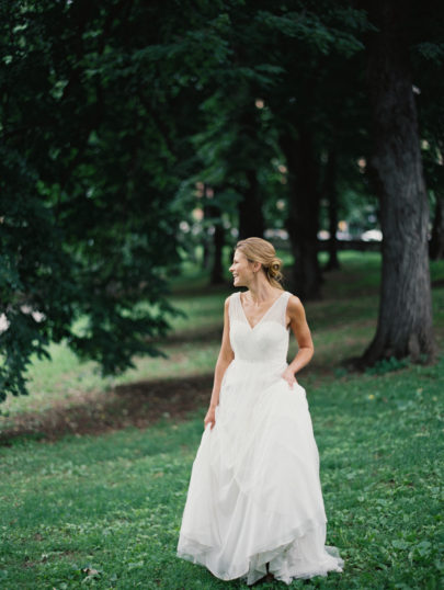 Kate Ignatowski - Mandy Forlenza Sticos - Un mariage sur le theme du vin - La mariee aux pieds nus