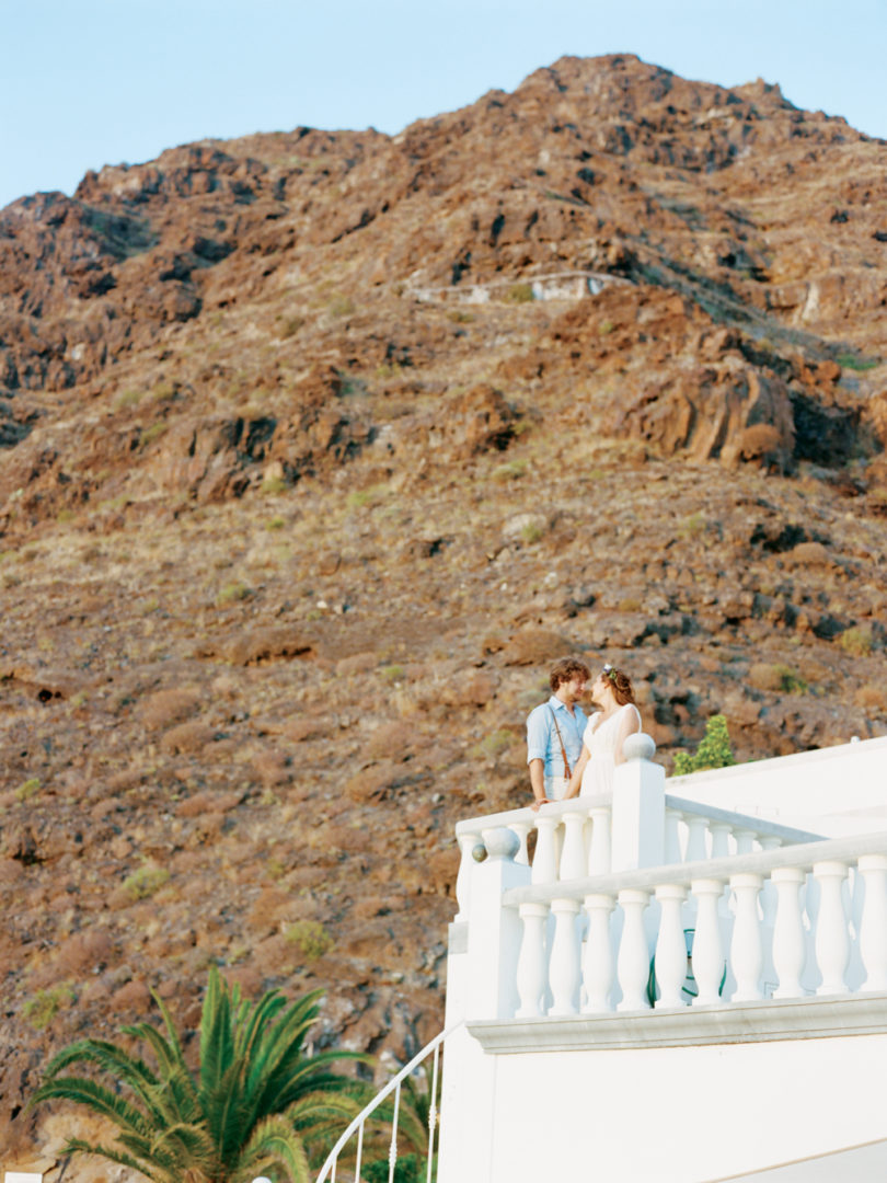 Ksenia Milushkina - Un mariage en bleu sur l'ile de Tenerife - Iles canaries - La mariée aux pieds nus