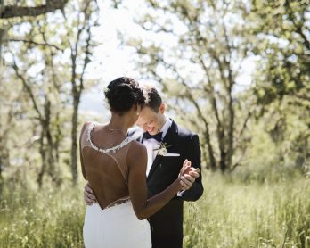 Un mariage végétal au coeur de la Californie - La mariée aux pieds nus